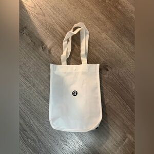 Lululemon shopper bag